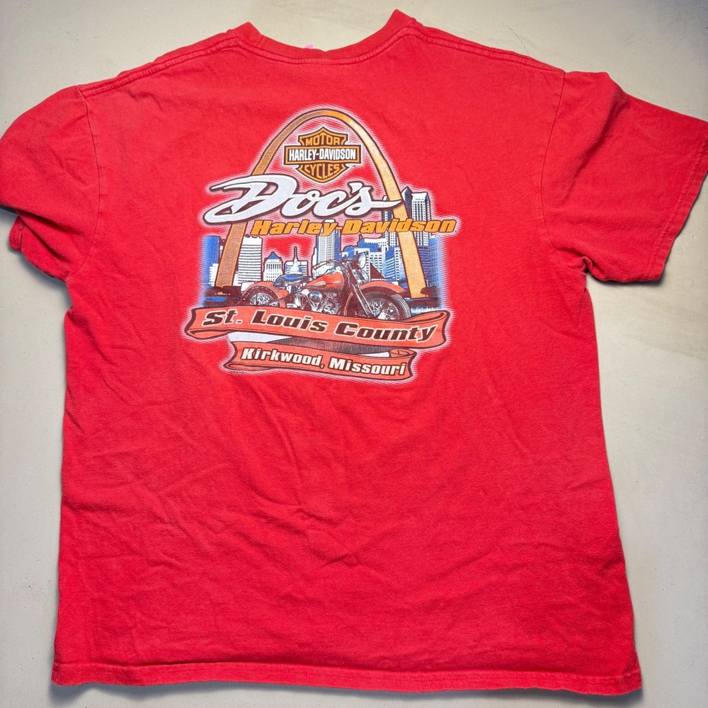 VTG Harley-Davidson T-Shirt Mens XL Red‎ St Louis Missouri Doc's Biker Graphic